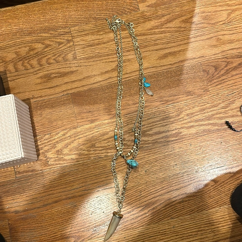 Double layer chain horned necklace with tortoise stone touches